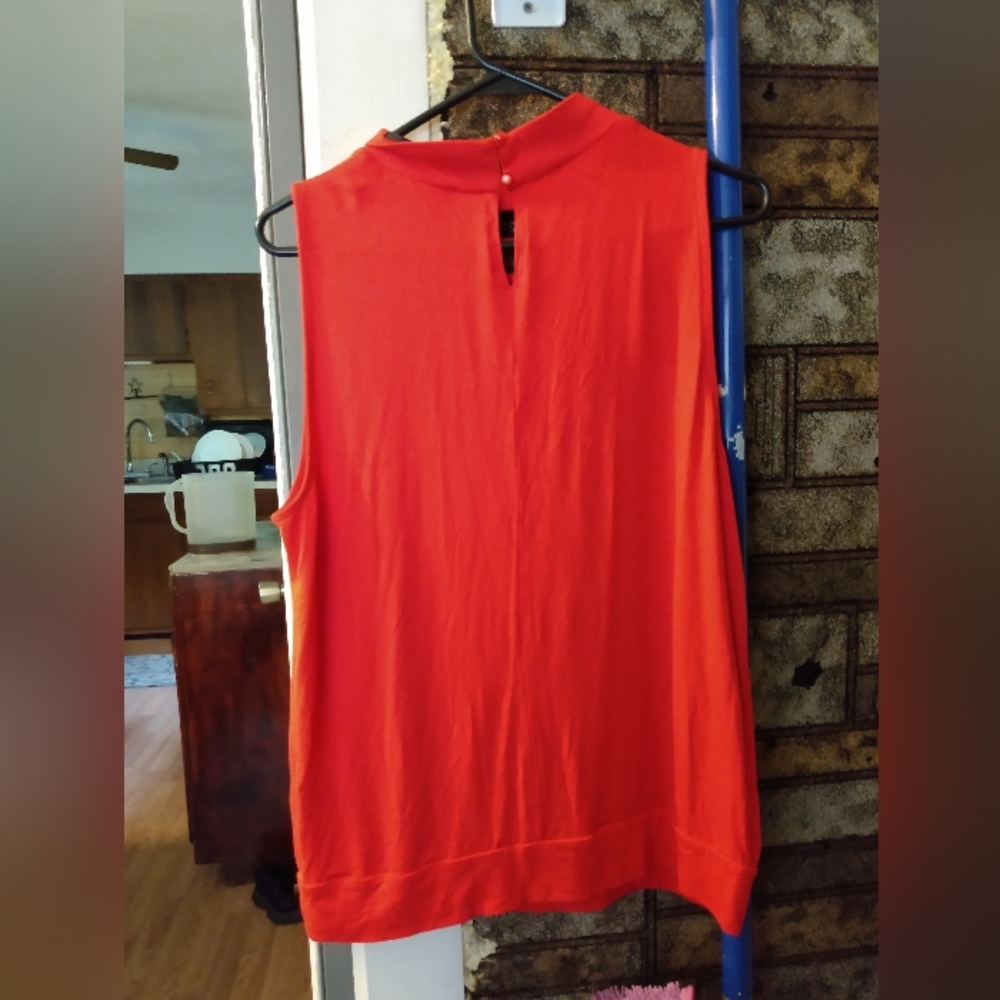 Women's sleeveless shirt